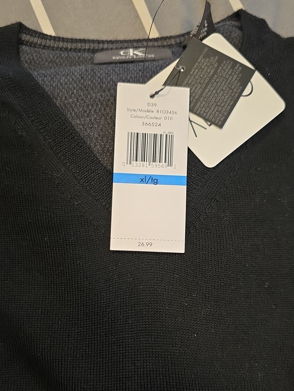 Calvin Klein Men's Black V-Neck Sweater